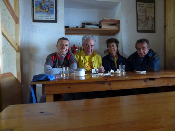 Fent amics: Llu&iacute;s-Miki-Lucia-Santiago